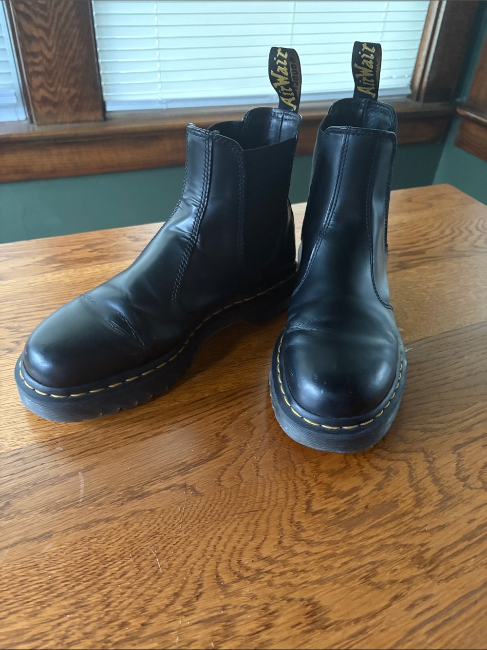 DR MARTENS black leather chelsea boots